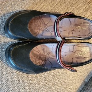 J-41 black leather open back shies sz 10